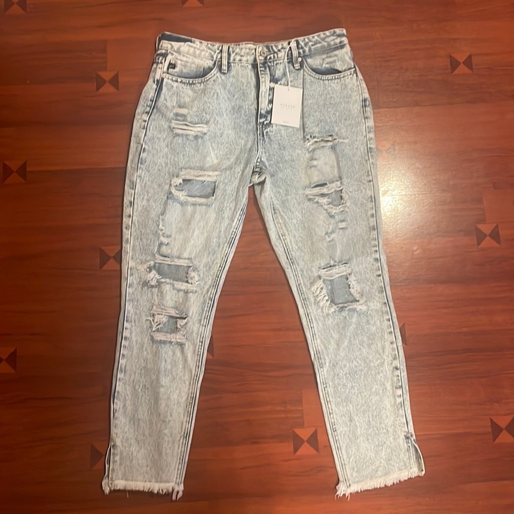 Kancan distressed jeans. NWT! Size 11/29